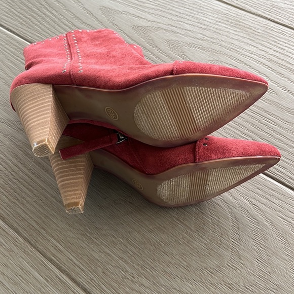 Universal threads red suede zipper boots - Picture 2 of 2